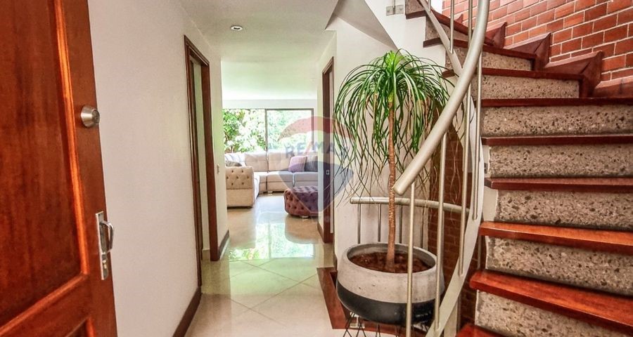 Beutiful single family home in El Poblado San Lucas